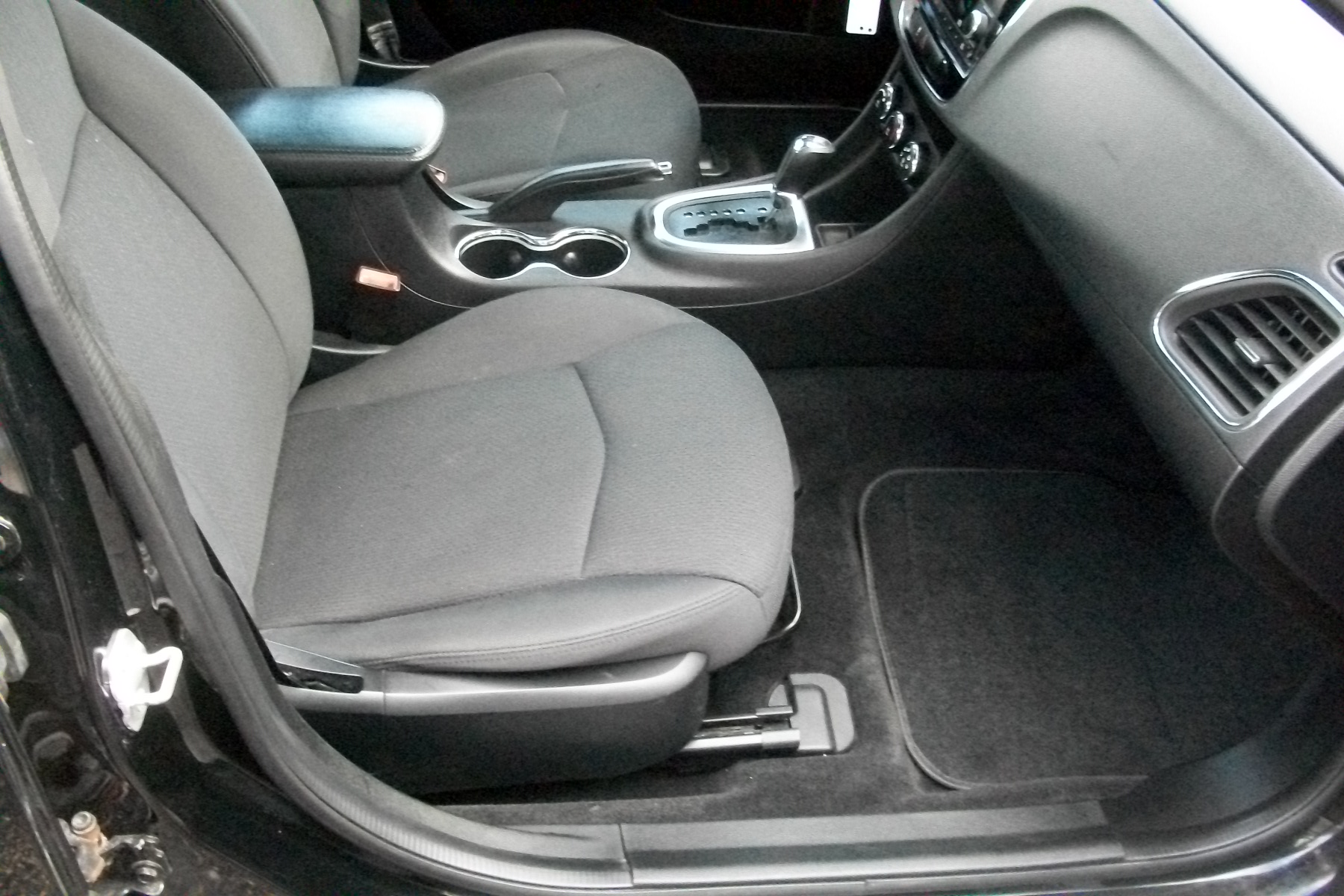 2014 Chrysler 200 LX