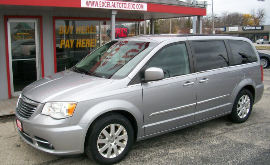 2016 Chrysler Town & Country Touring