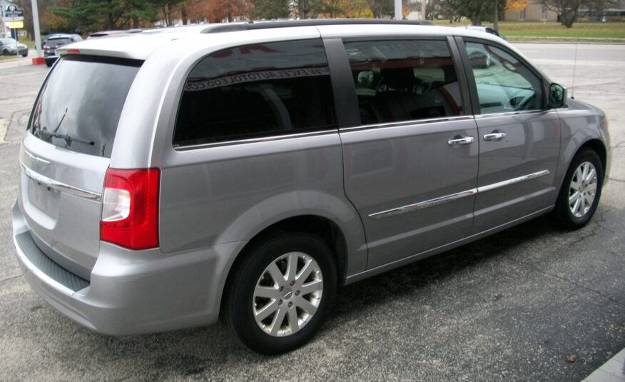 2016 Chrysler Town & Country Touring