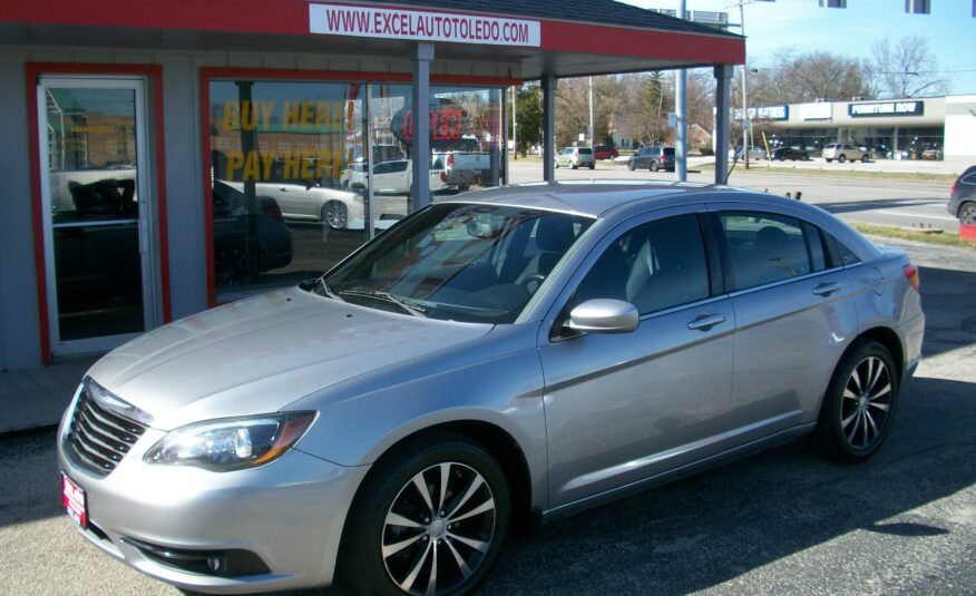 2013 Chrysler 200 Touring S