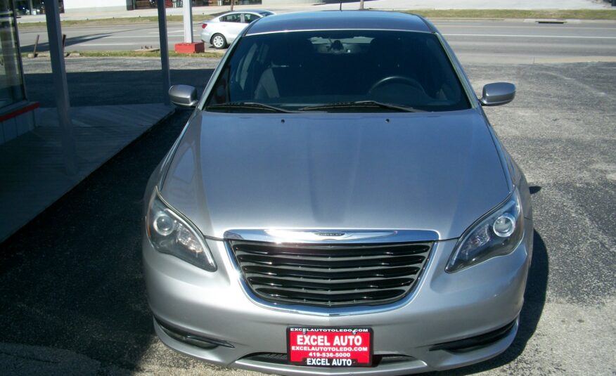 2013 Chrysler 200 Touring S