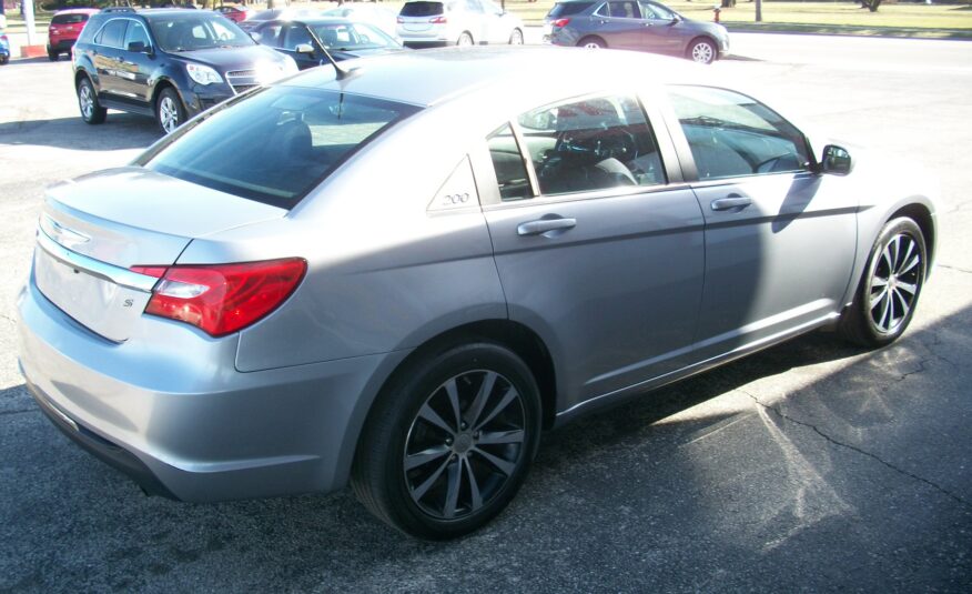 2013 Chrysler 200 Touring S