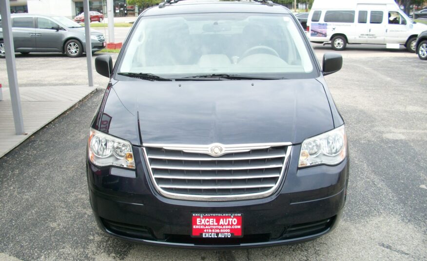 2010 Chrysler Town & Country LX