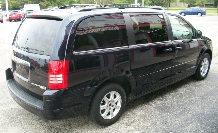 2010 Chrysler Town & Country LX