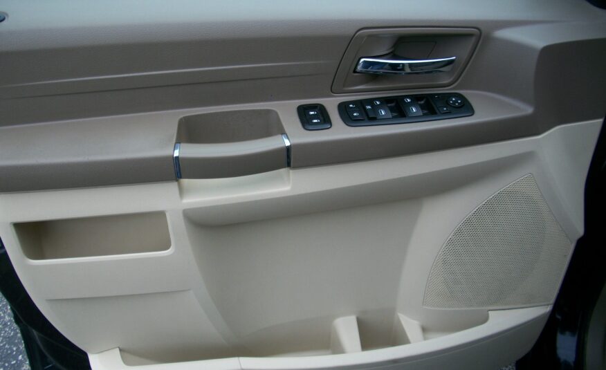 2010 Chrysler Town & Country LX