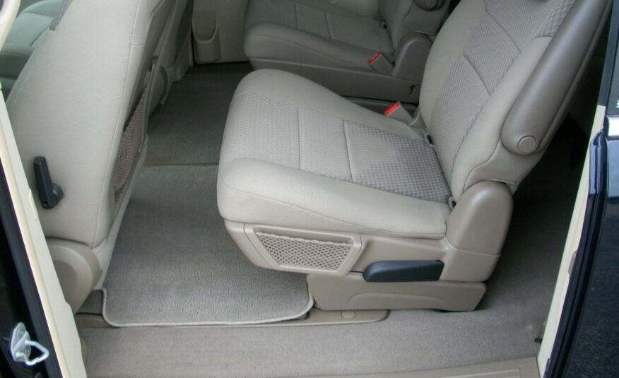 2010 Chrysler Town & Country LX