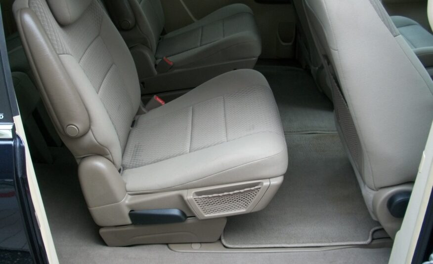 2010 Chrysler Town & Country LX