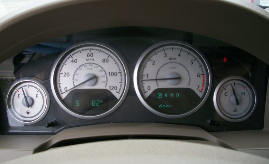 2010 Chrysler Town & Country LX