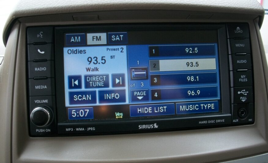 2010 Chrysler Town & Country LX