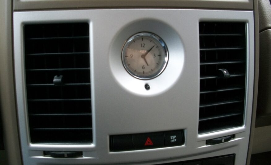 2010 Chrysler Town & Country LX