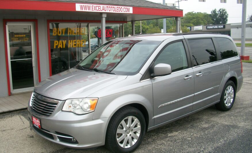 2016 Chrysler Town & Country Touring
