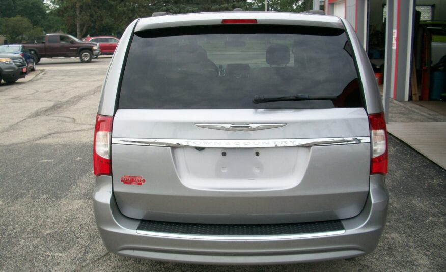 2016 Chrysler Town & Country Touring