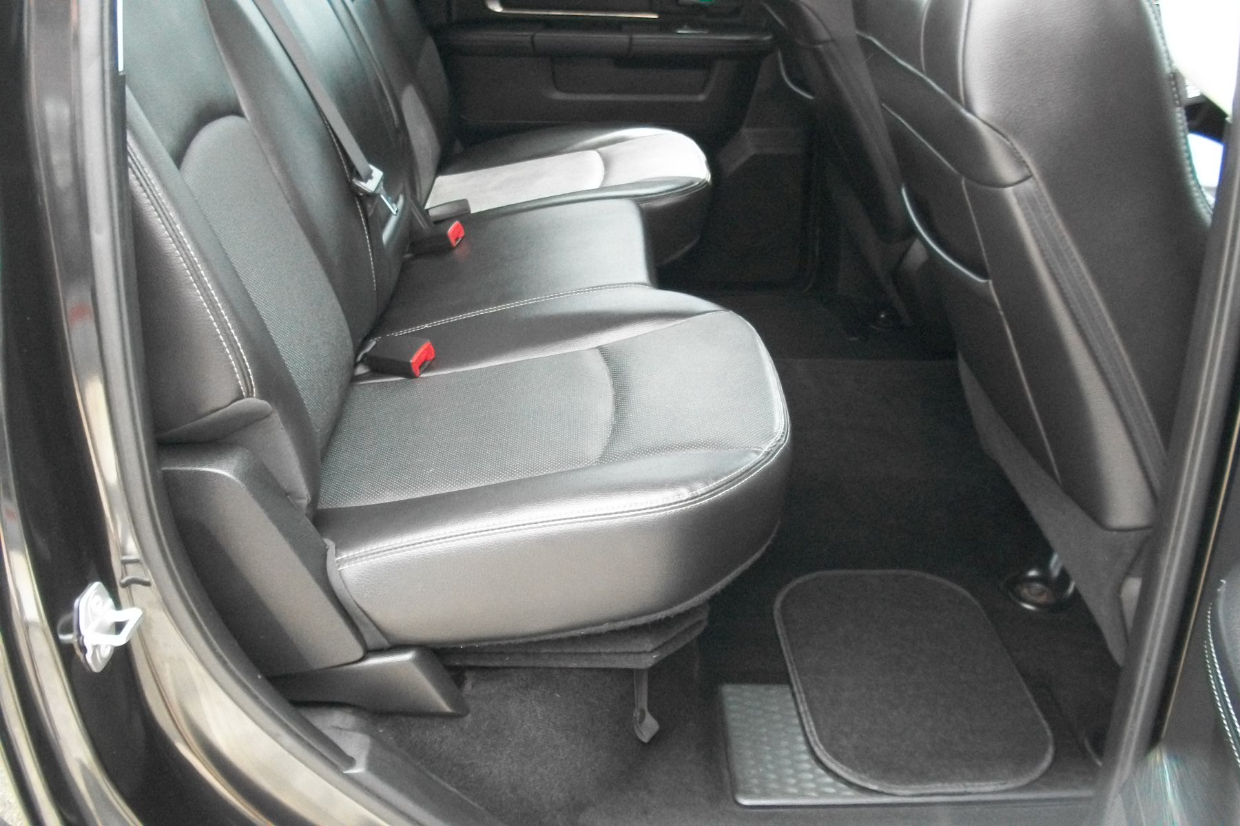 2015 RAM 1500 Sport Crew Cab SWB 4WD