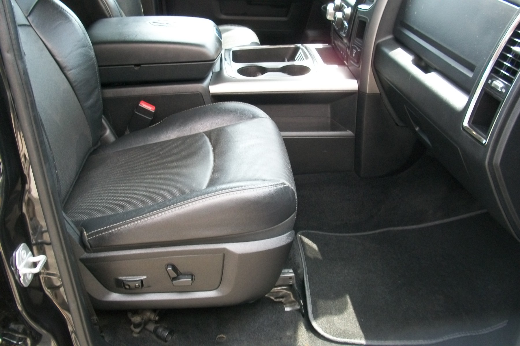 2015 RAM 1500 Sport Crew Cab SWB 4WD