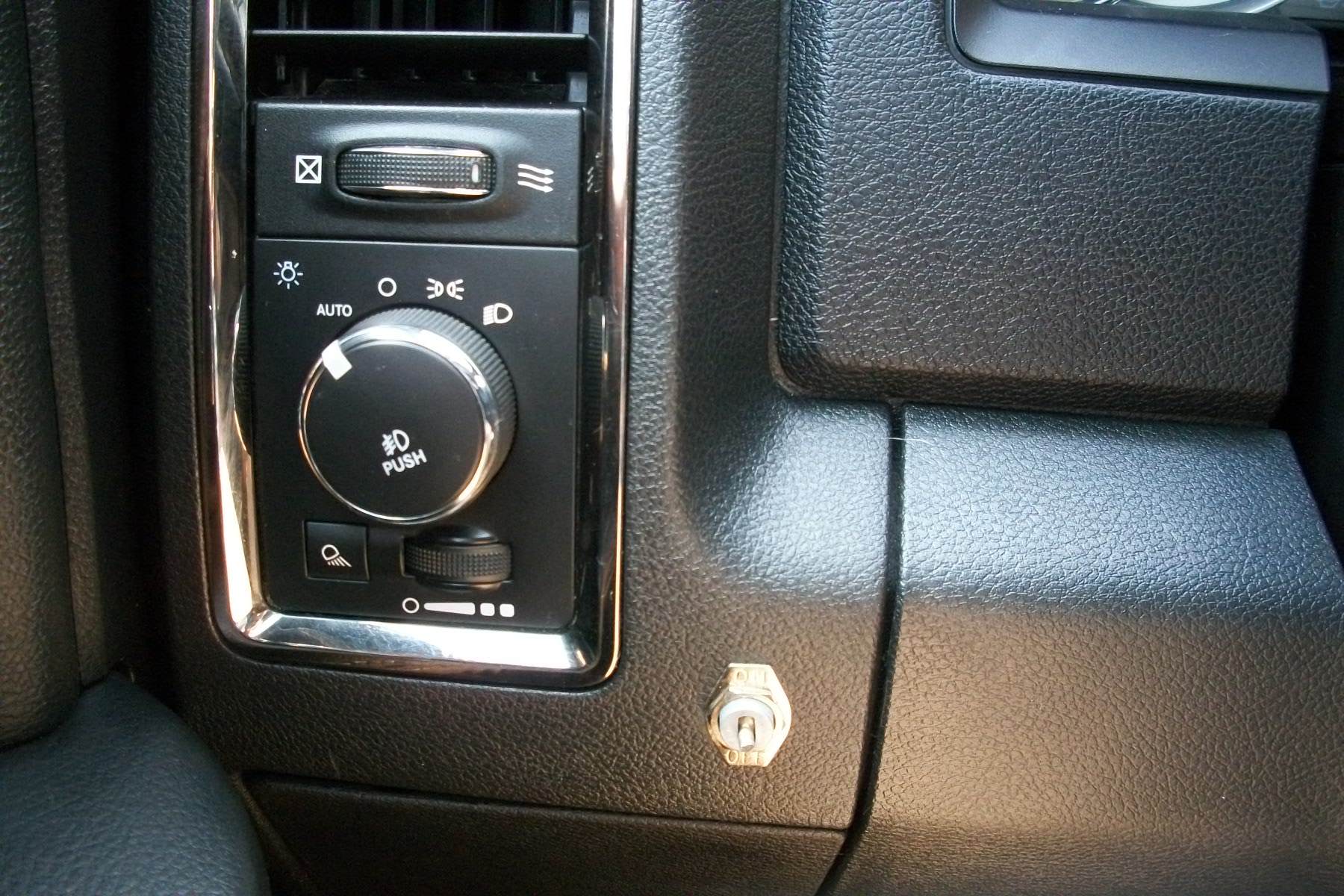 2015 RAM 1500 Sport Crew Cab SWB 4WD